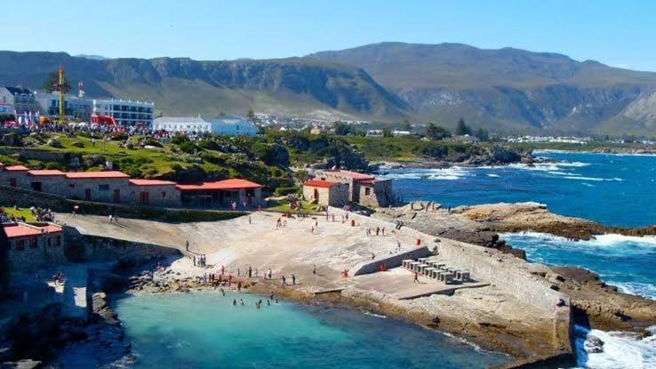 Central Mountain View Apartment, Hermanus Waterfront Exterior photo